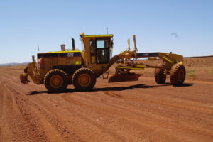 Equipment-Youngs-Earth-Moving-Graders-CAT-140H-Side